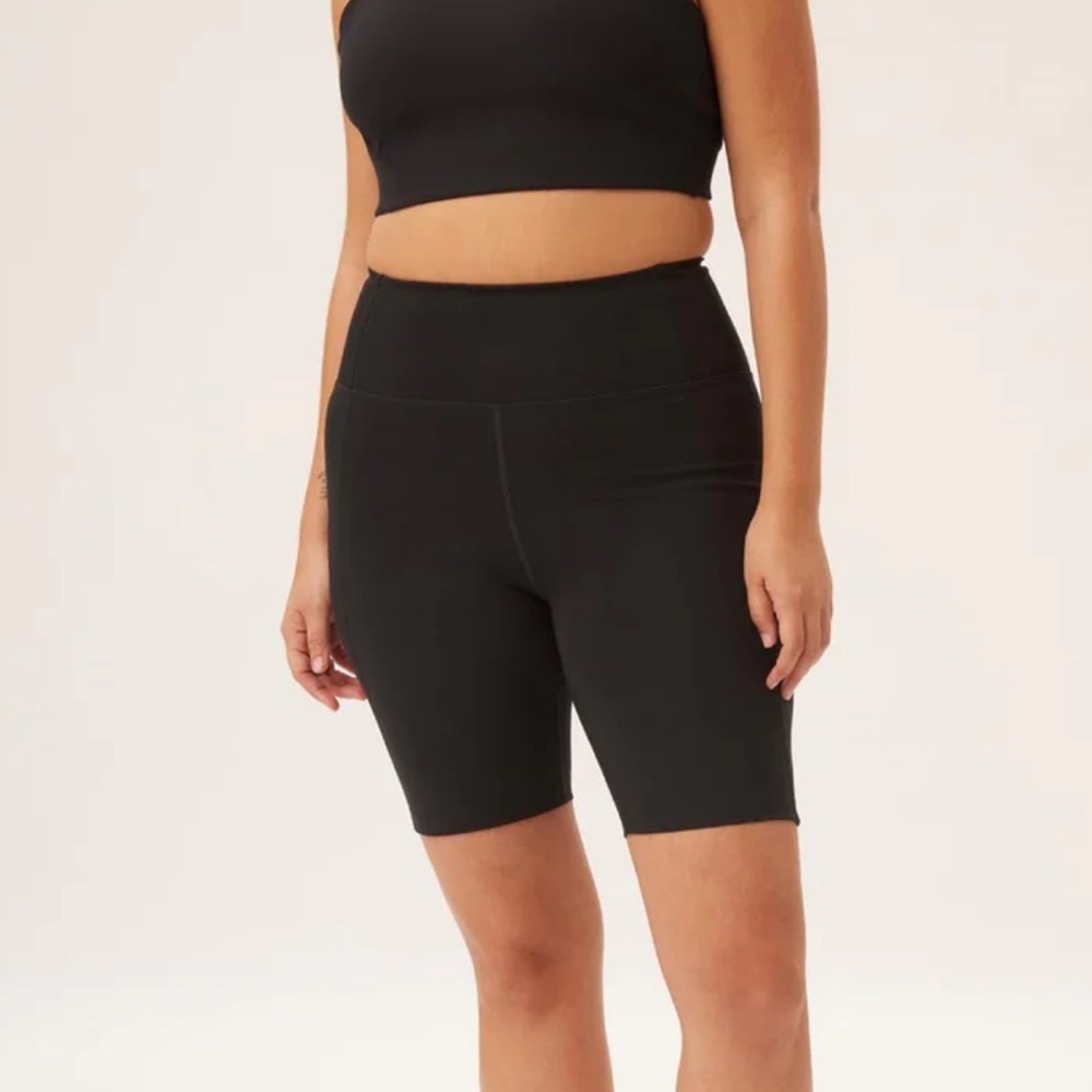 ✨ Girlfriend Collective Recycled High Rise Biker Shorts in Black ✨